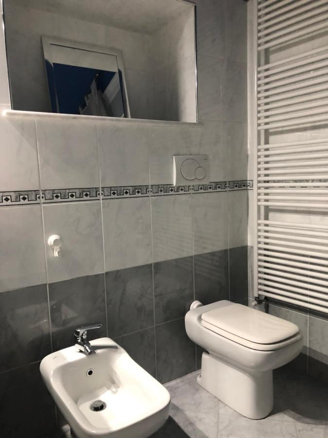 Camera Matrimoniale Privata Con Bagno Interno Верчелли Экстерьер фото